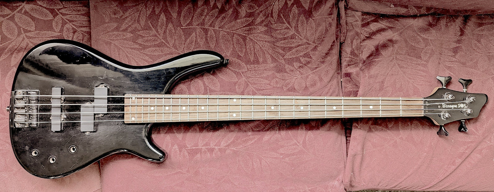 The Cheap Old Bass Project (Part 1 - The Pickups)